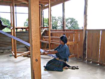 Weaving typical Mayan fabrics